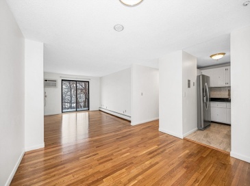 307 Pawtucket Blvd, Lowell, Massachusetts, 2 Bedrooms Bedrooms, 5 Rooms Rooms,1 BathroomBathrooms,Residential,For Sale,Pawtucket Blvd,73465272