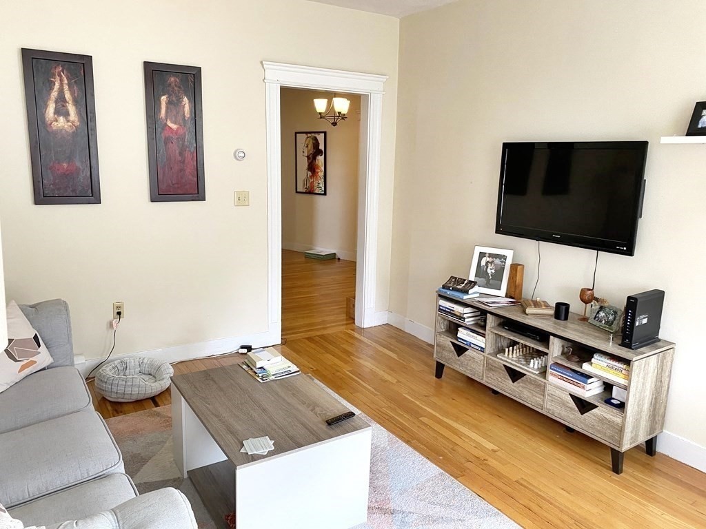 9 Colborne, Boston, Massachusetts, 1 Bedroom Bedrooms, 3 Rooms Rooms,1 BathroomBathrooms,Residential Lease,For Rent,Colborne,73479273