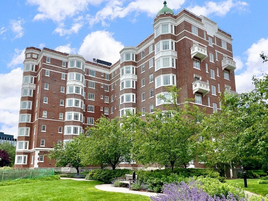 20 Chapel St, Brookline, Massachusetts, 2 Bedrooms Bedrooms, 6 Rooms Rooms,2 BathroomsBathrooms,Residential Lease,For Rent,Chapel St,73470434