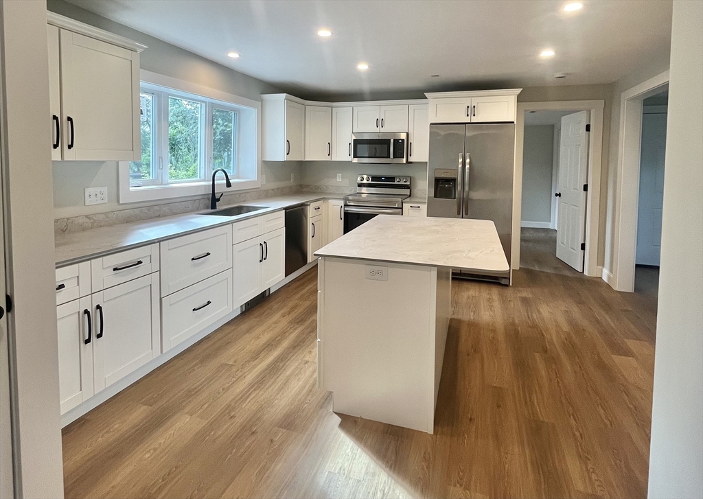 100 Main Street, Hopkinton, Massachusetts, 3 Bedrooms Bedrooms, 5 Rooms Rooms,2 BathroomsBathrooms,Residential Lease,For Rent,Main Street,73465881