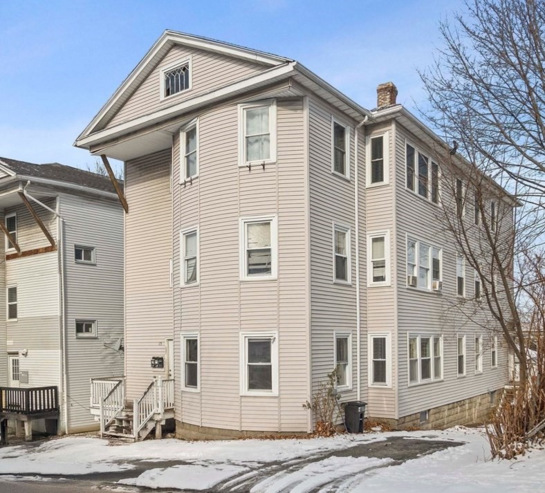 15 Hillside St, Worcester, Massachusetts, 3 Bedrooms Bedrooms, 6 Rooms Rooms,1 BathroomBathrooms,Residential Lease,For Rent,Hillside St,73479303