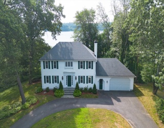 13 Macneil Drive, Southborough, Massachusetts, 4 Bedrooms Bedrooms, 8 Rooms Rooms,2.5 BathroomsBathrooms,Residential Lease,For Rent,Macneil Drive,73479330