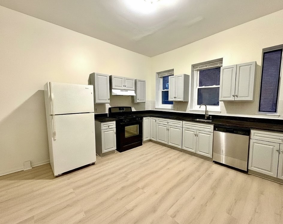 1460 Tremont Street, Boston, Massachusetts, 3 Bedrooms Bedrooms, 5 Rooms Rooms,1 BathroomBathrooms,Residential Lease,For Rent,Tremont Street,73479341