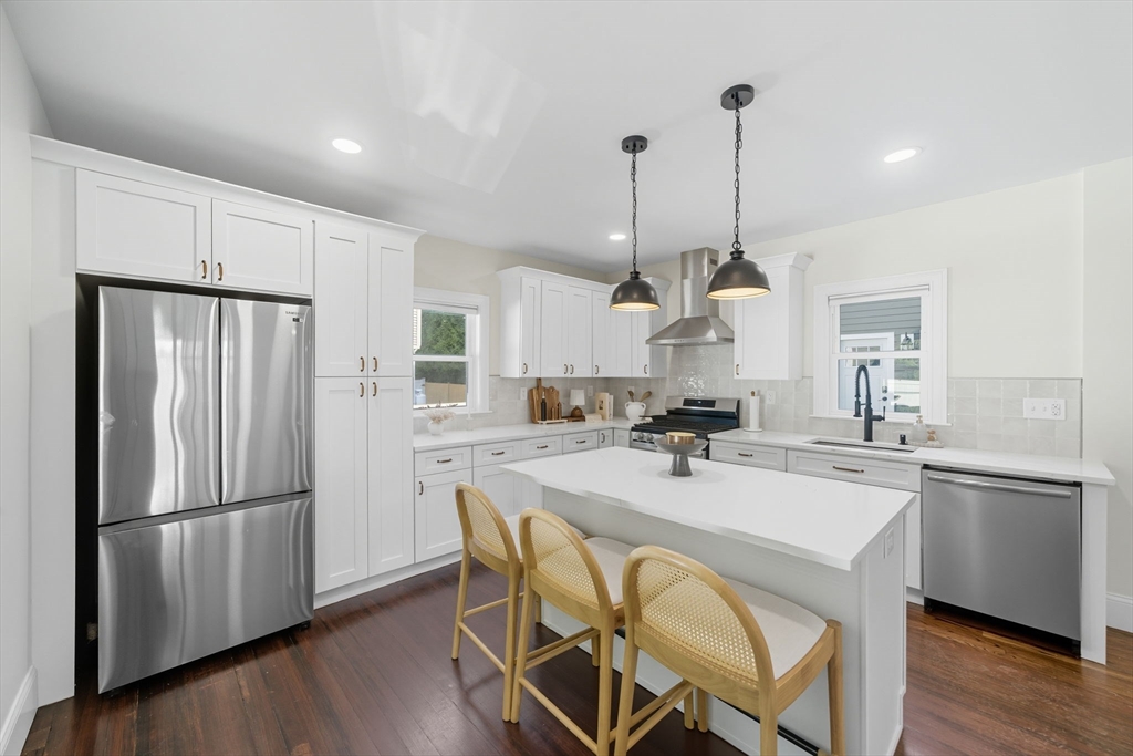 400 Adams St, Milton, Massachusetts, 3 Bedrooms Bedrooms, 5 Rooms Rooms,2.5 BathroomsBathrooms,Residential,For Sale,Adams St,73479324