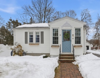 44 Reed Ave, Weymouth, Massachusetts, 2 Bedrooms Bedrooms, 4 Rooms Rooms,1.5 BathroomsBathrooms,Residential,For Sale,Reed Ave,73479345