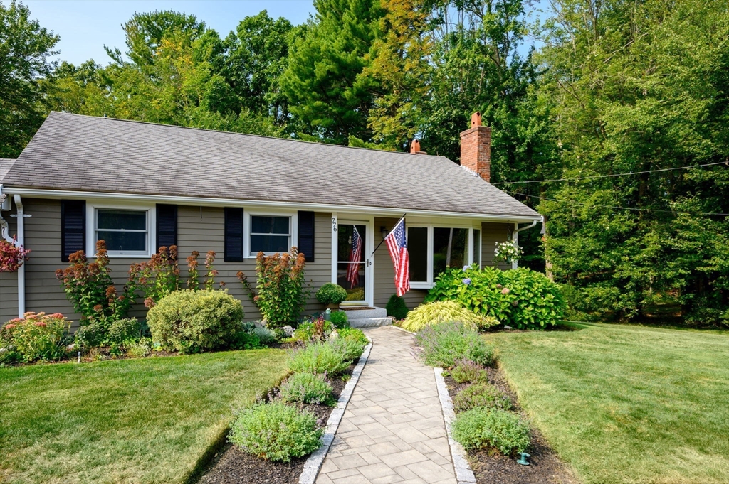776 Main St, Hanover, Massachusetts, 3 Bedrooms Bedrooms, 9 Rooms Rooms,2 BathroomsBathrooms,Residential,For Sale,Main St,73479346