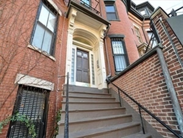141 Arlington St, Boston, Massachusetts, 1 Bedroom Bedrooms, 3 Rooms Rooms,1 BathroomBathrooms,Residential Lease,For Rent,Arlington St,73479350