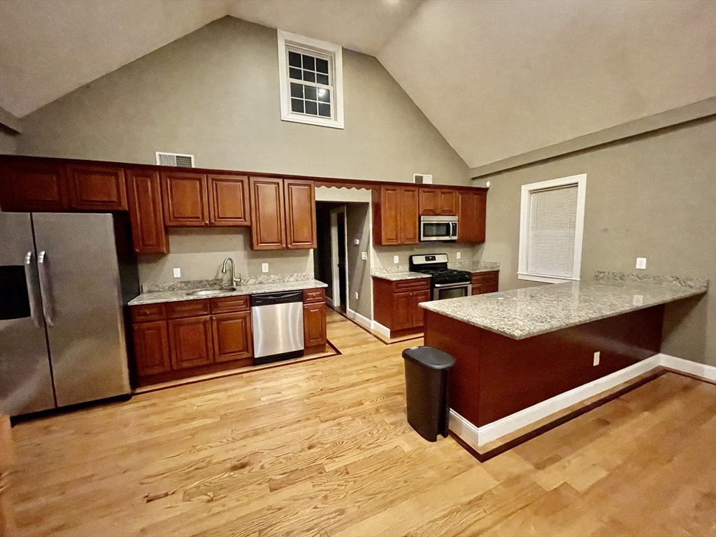 2a Lorenzo, Boston, Massachusetts, 3 Bedrooms Bedrooms, 5 Rooms Rooms,1 BathroomBathrooms,Residential Lease,For Rent,Lorenzo,73479357