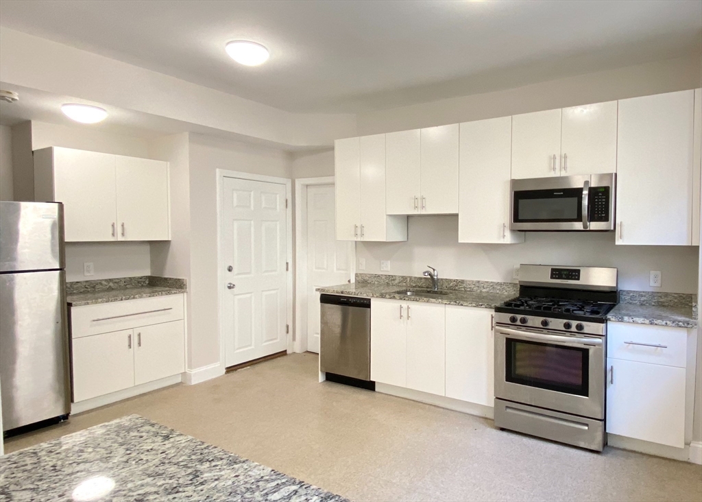 44 Waverly Street, Boston, Massachusetts, 4 Bedrooms Bedrooms, 6 Rooms Rooms,1.5 BathroomsBathrooms,Residential Lease,For Rent,Waverly Street,73479368