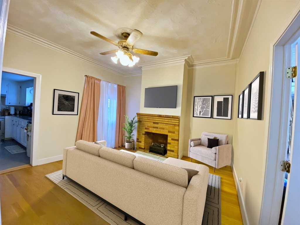 44 White St, Boston, Massachusetts, 2 Bedrooms Bedrooms, 5 Rooms Rooms,1 BathroomBathrooms,Residential Lease,For Rent,White St,73479386