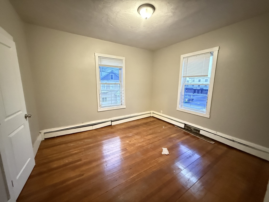 413 Boston St, Lynn, Massachusetts, 2 Bedrooms Bedrooms, 3 Rooms Rooms,1 BathroomBathrooms,Residential Lease,For Rent,Boston St,73479390