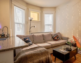 108 Hillside, Boston, Massachusetts, 4 Bedrooms Bedrooms, 8 Rooms Rooms,2 BathroomsBathrooms,Residential Lease,For Rent,Hillside,73479393