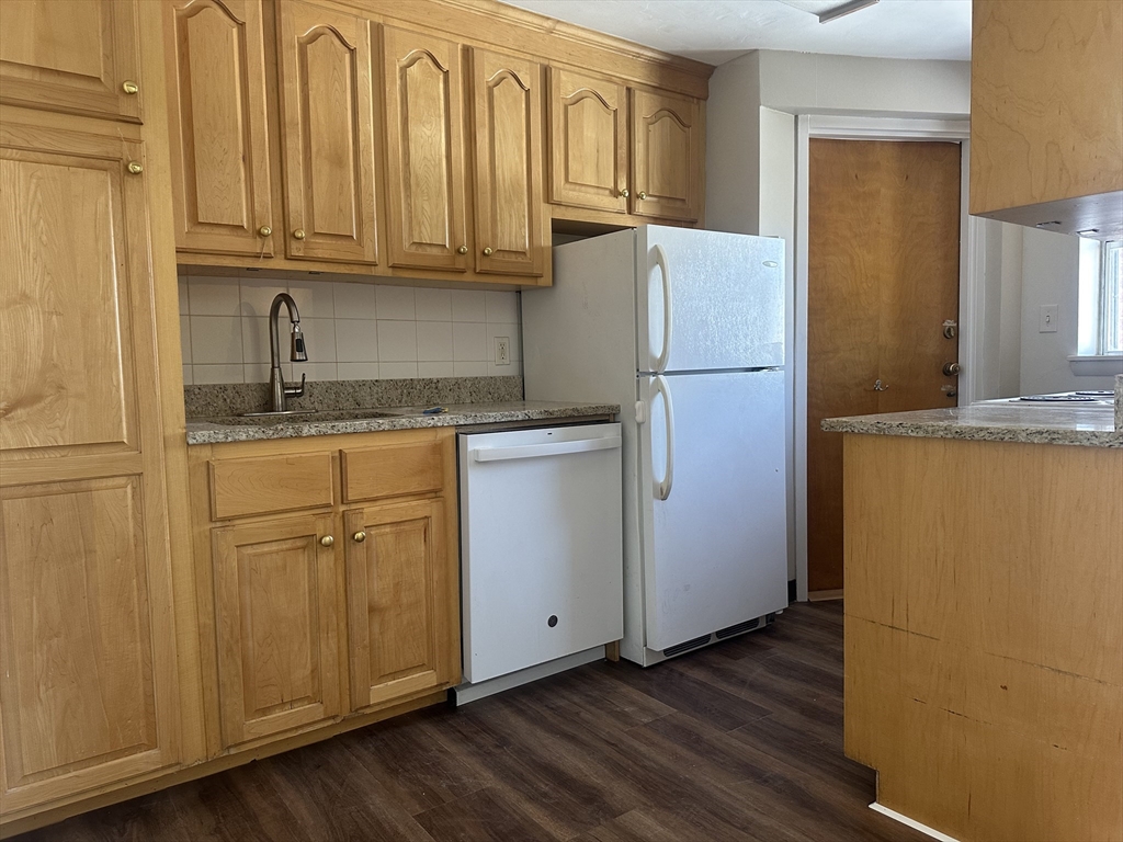 77 Wyman, Newton, Massachusetts, 2 Bedrooms Bedrooms, 5 Rooms Rooms,1 BathroomBathrooms,Residential Lease,For Rent,Wyman,73479396