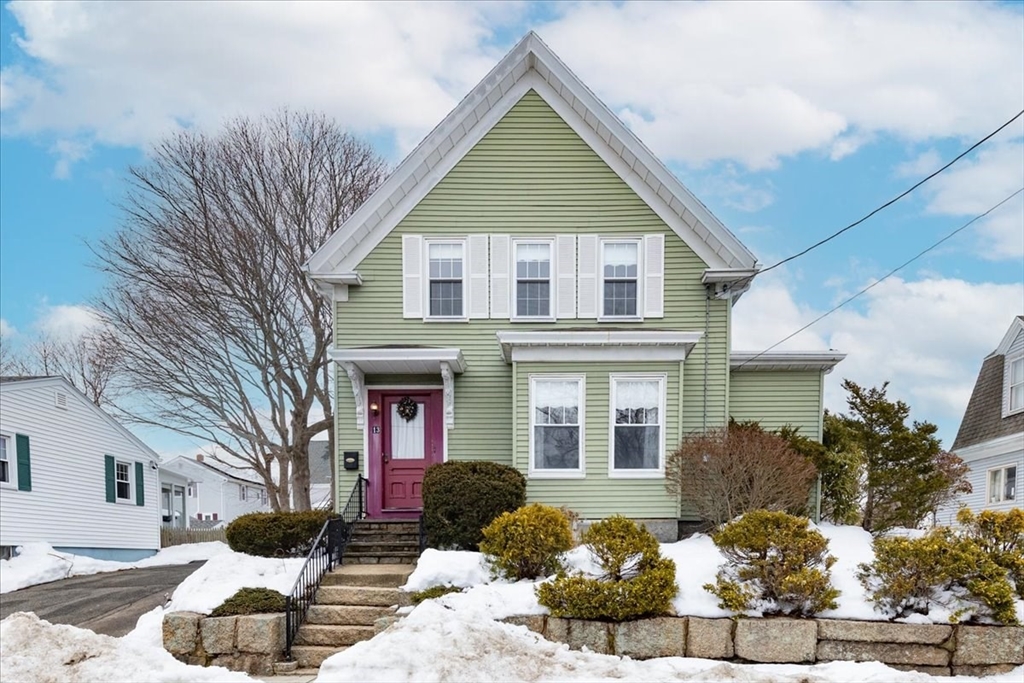 13 Mystic Ave., Gloucester, Massachusetts, 2 Bedrooms Bedrooms, 7 Rooms Rooms,1.5 BathroomsBathrooms,Residential,For Sale,Mystic Ave.,73479430