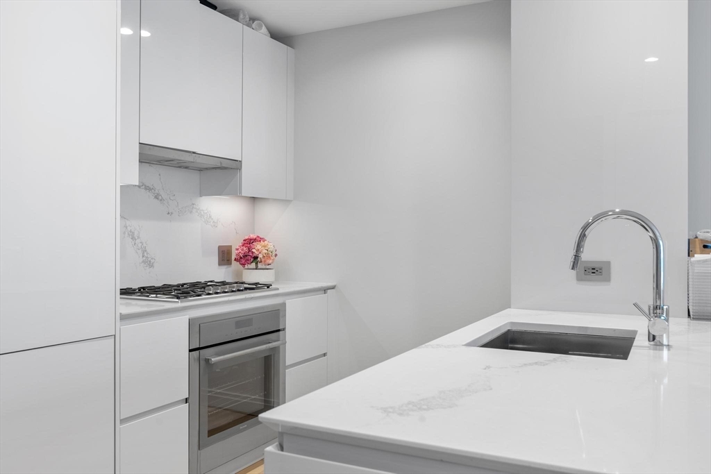 133 Seaport Blvd, Boston, Massachusetts, 1 Bedroom Bedrooms, 3 Rooms Rooms,1.5 BathroomsBathrooms,Residential,For Sale,Seaport Blvd,73479377