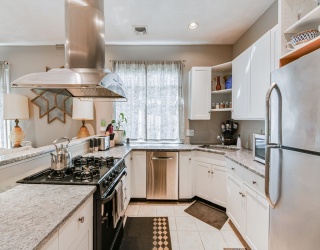 557 Salem St, Malden, Massachusetts, 2 Bedrooms Bedrooms, 5 Rooms Rooms,1.5 BathroomsBathrooms,Residential,For Sale,Salem St,73479442