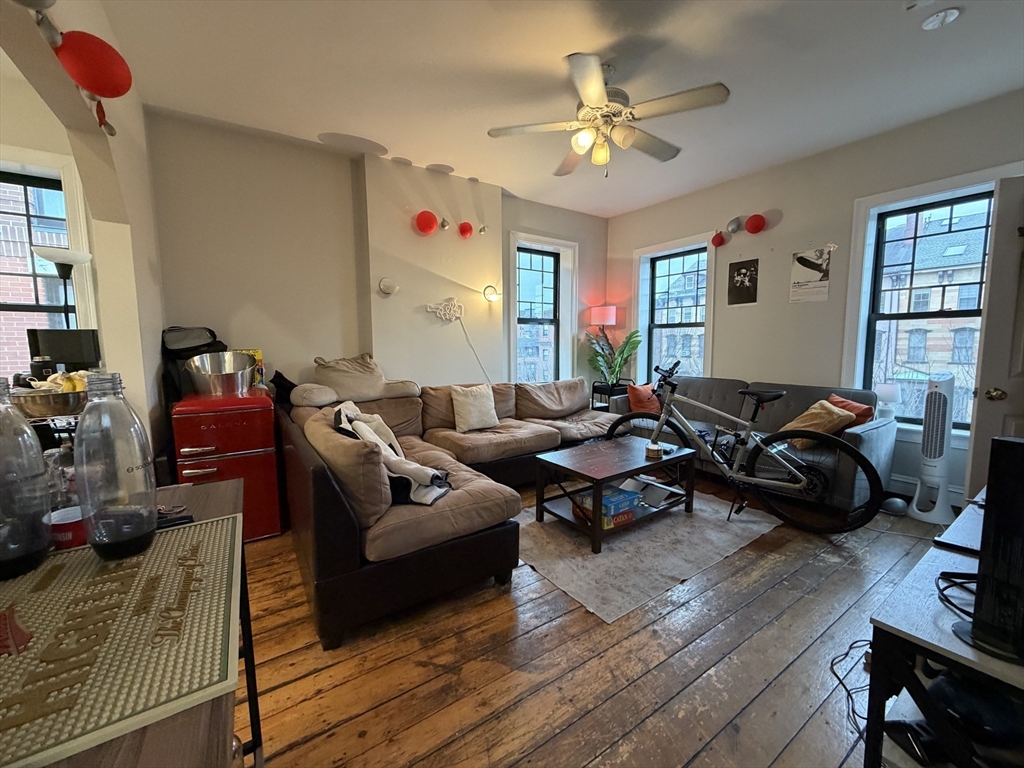 1675 Washington St, Boston, Massachusetts, 3 Bedrooms Bedrooms, 5 Rooms Rooms,1 BathroomBathrooms,Residential Lease,For Rent,Washington St,73479453