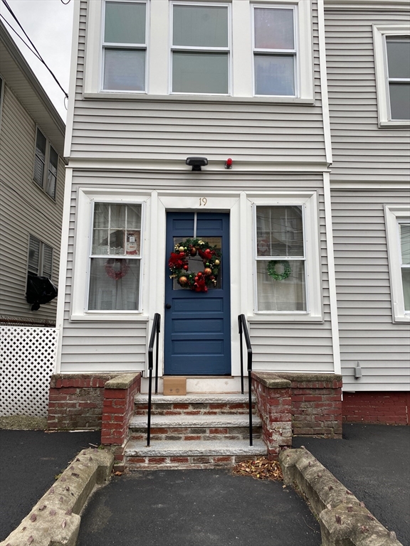 19 Summit Ave, Everett, Massachusetts, 1 Bedroom Bedrooms, 3 Rooms Rooms,1 BathroomBathrooms,Residential Lease,For Rent,Summit Ave,73479459