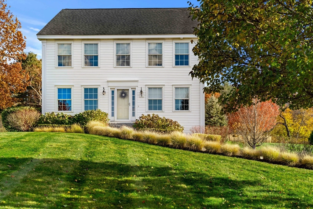 4 Fairway Drive, Groveland, Massachusetts, 3 Bedrooms Bedrooms, 7 Rooms Rooms,2.5 BathroomsBathrooms,Residential,For Sale,Fairway Drive,73475522