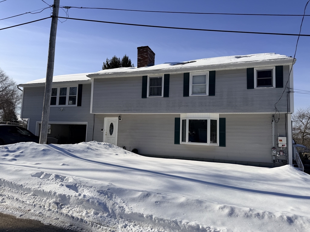 20 Alameda Rd, Worcester, Massachusetts, 4 Bedrooms Bedrooms, 7 Rooms Rooms,3.5 BathroomsBathrooms,Residential Lease,For Rent,Alameda Rd,73479463