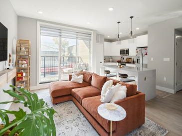 277 Border Street, Boston, Massachusetts, 2 Bedrooms Bedrooms, 7 Rooms Rooms,2 BathroomsBathrooms,Residential,For Sale,Border Street,73479476