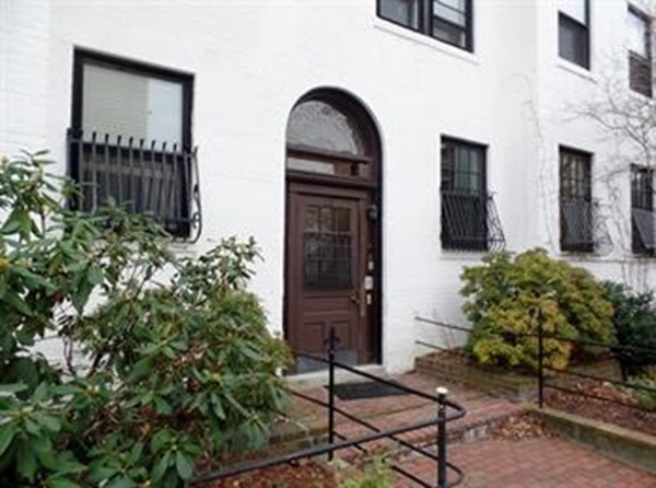 26 Medfield Street, Boston, Massachusetts, 3 Bedrooms Bedrooms, 5 Rooms Rooms,2 BathroomsBathrooms,Residential Lease,For Rent,Medfield Street,73479497