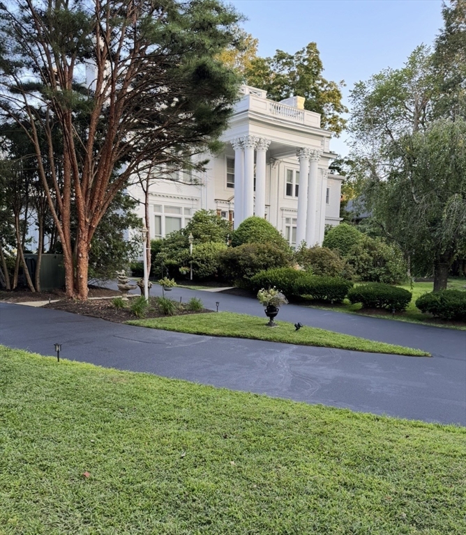 600 Washington St, Wellesley, Massachusetts, 1 Bedroom Bedrooms, 3 Rooms Rooms,1 BathroomBathrooms,Residential Lease,For Rent,Washington St,73479510