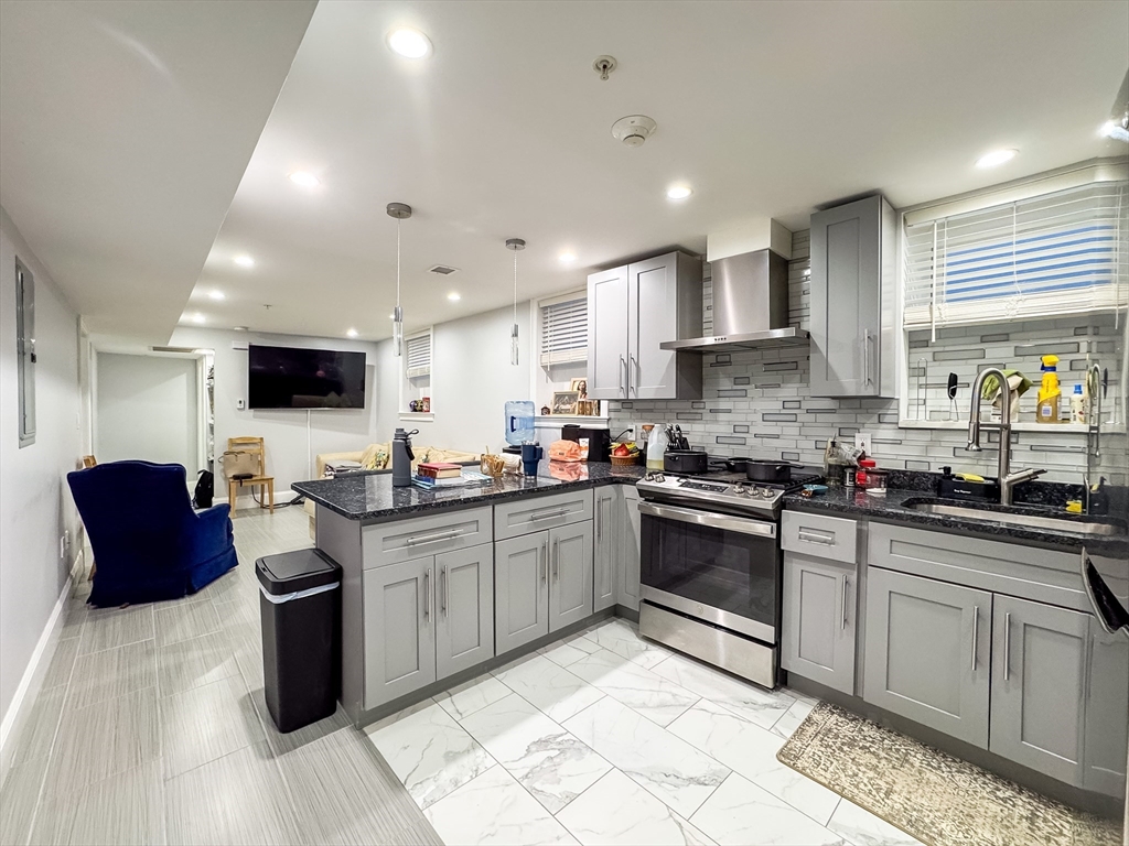 62 Hecla St, Boston, Massachusetts, 2 Bedrooms Bedrooms, 4 Rooms Rooms,2 BathroomsBathrooms,Residential Lease,For Rent,Hecla St,73479532