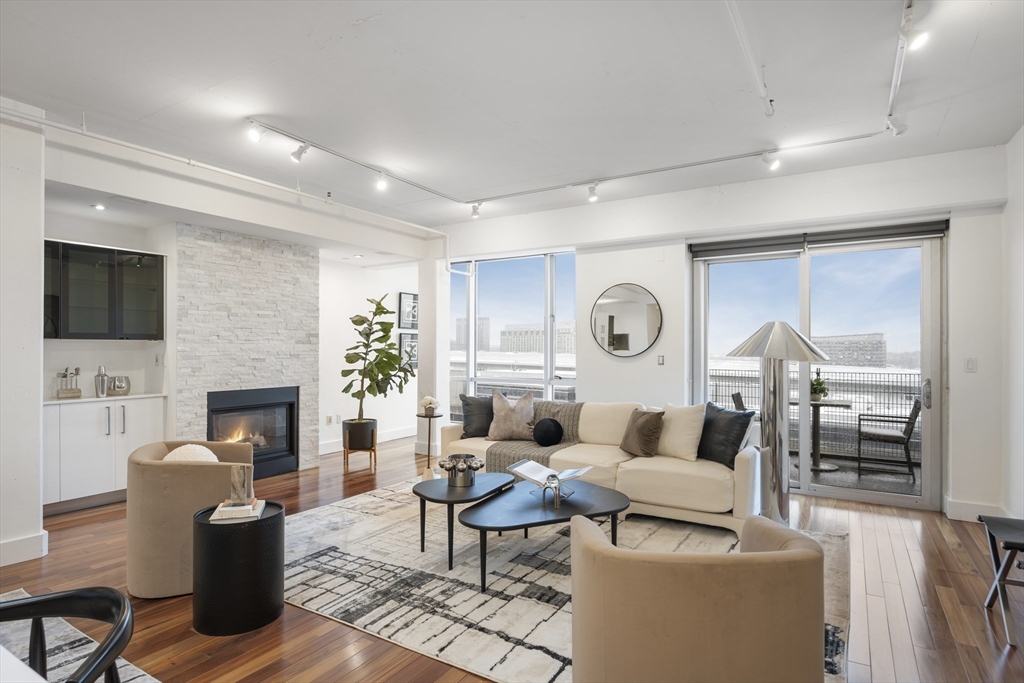 25 Channel Center St, Boston, Massachusetts, 2 Bedrooms Bedrooms, 5 Rooms Rooms,2 BathroomsBathrooms,Residential,For Sale,Channel Center St,73479479