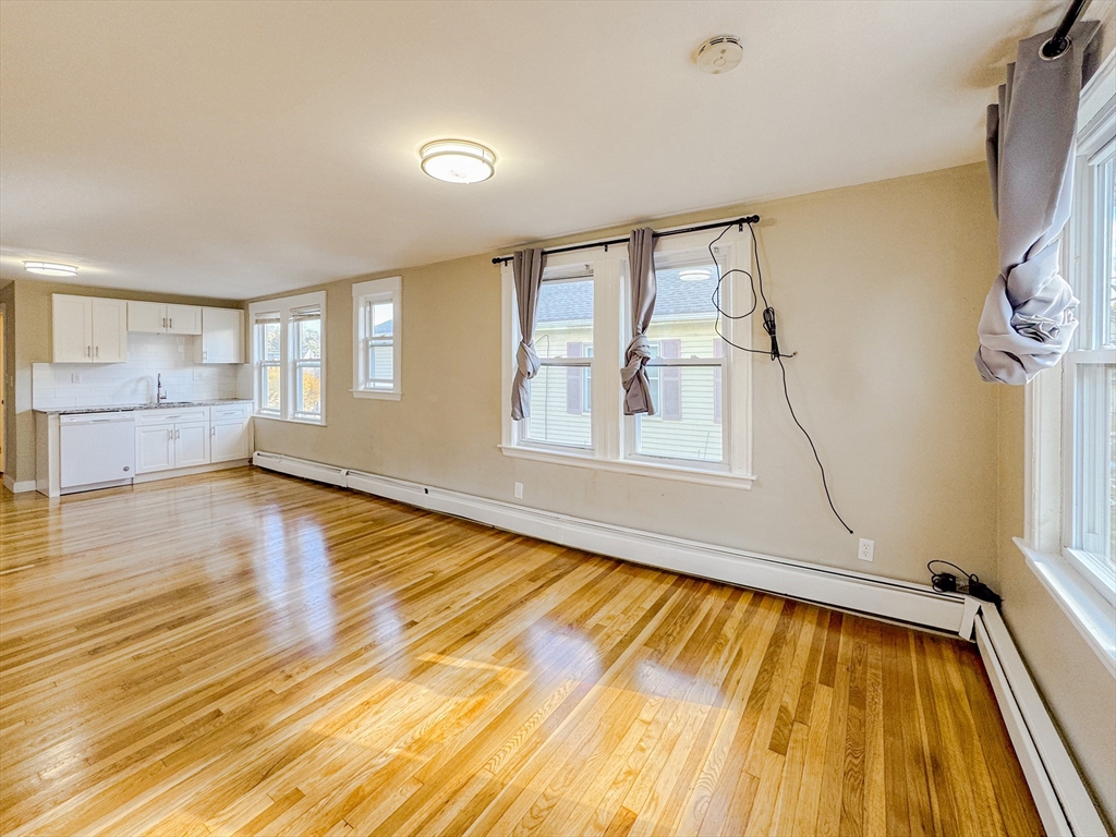 19 Town Hill St, Quincy, Massachusetts, 1 Bedroom Bedrooms, 3 Rooms Rooms,1 BathroomBathrooms,Residential Lease,For Rent,Town Hill St,73479545