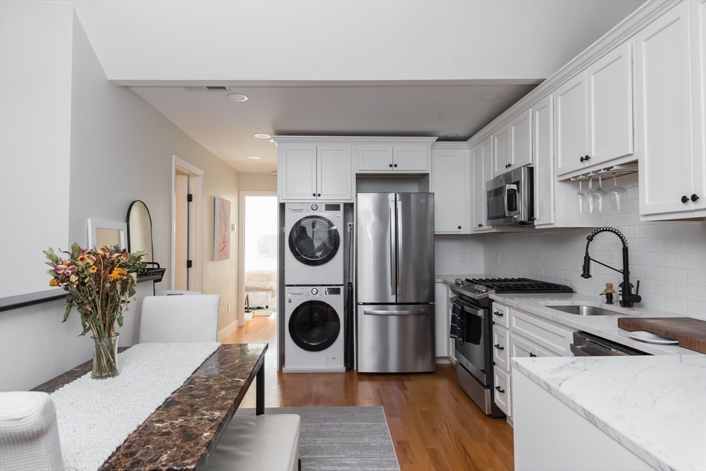 80 Bunker Hill Street, Boston, Massachusetts, 2 Bedrooms Bedrooms, 5 Rooms Rooms,2 BathroomsBathrooms,Residential Lease,For Rent,Bunker Hill Street,73479551