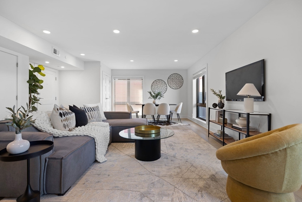 85 Willow Court, Boston, Massachusetts, 3 Bedrooms Bedrooms, 5 Rooms Rooms,2 BathroomsBathrooms,Residential,For Sale,Willow Court,73468820