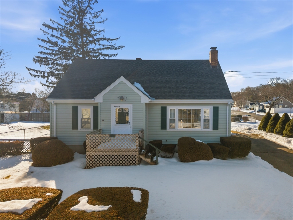 45 Alpha St, Dartmouth, Massachusetts, 3 Bedrooms Bedrooms, 6 Rooms Rooms,2 BathroomsBathrooms,Residential,For Sale,Alpha St,73479569