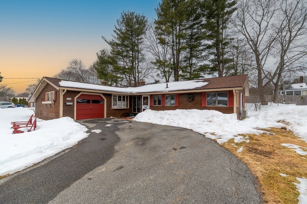 14 Grove St, Danvers, Massachusetts, 3 Bedrooms Bedrooms, 6 Rooms Rooms,2 BathroomsBathrooms,Residential,For Sale,Grove St,73479560