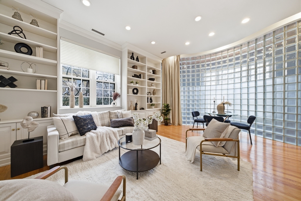 81 Glen Road, Brookline, Massachusetts, 3 Bedrooms Bedrooms, 6 Rooms Rooms,2 BathroomsBathrooms,Residential,For Sale,Glen Road,73479591