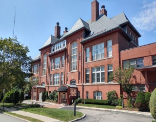 51 Pettee St, Newton, Massachusetts, 1 Bedroom Bedrooms, 2 Rooms Rooms,1 BathroomBathrooms,Residential Lease,For Rent,Pettee St,73476965