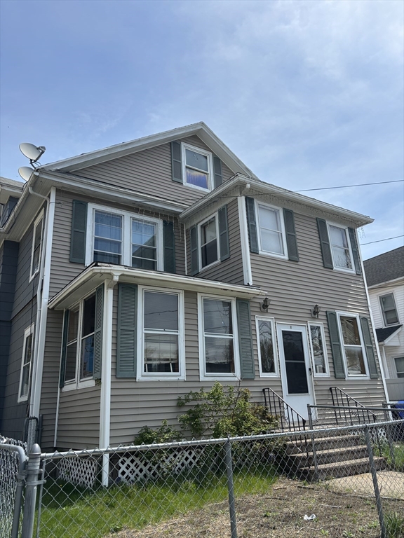 11-15 Groveland St, Springfield, Massachusetts, 6 Bedrooms Bedrooms, 10 Rooms Rooms,2 BathroomsBathrooms,Residential Income,For Sale,Groveland St,73412285