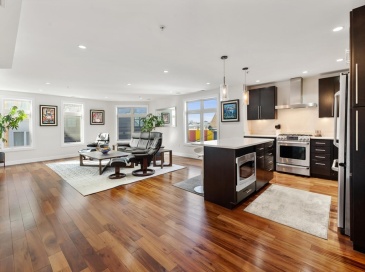 112 W 9th St., Boston, Massachusetts, 3 Bedrooms Bedrooms, 8 Rooms Rooms,2 BathroomsBathrooms,Residential,For Sale,W 9th St.,73479613