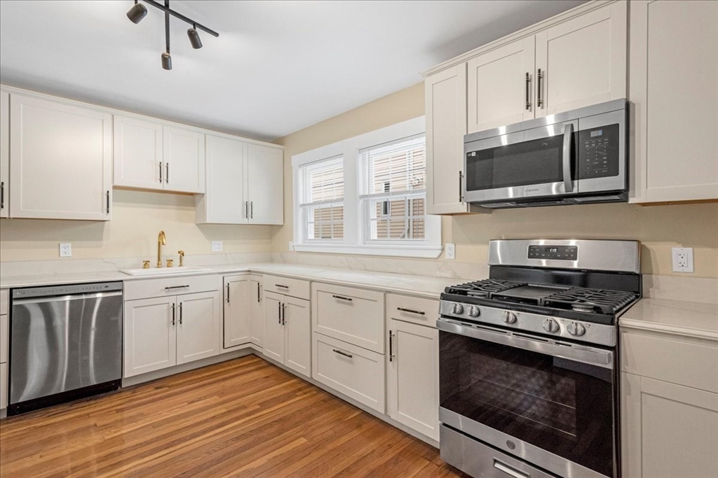 51 Roslin St, Boston, Massachusetts, 3 Bedrooms Bedrooms, 6 Rooms Rooms,1 BathroomBathrooms,Residential Lease,For Rent,Roslin St,73479644