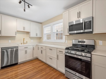 51 Roslin St, Boston, Massachusetts, 3 Bedrooms Bedrooms, 6 Rooms Rooms,1 BathroomBathrooms,Residential Lease,For Rent,Roslin St,73479644