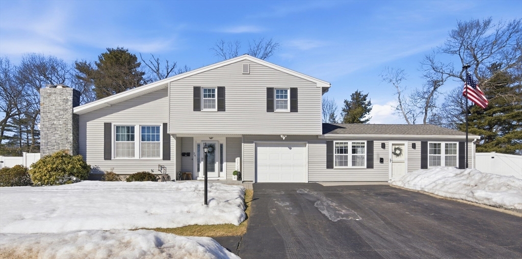 24 Worcester Road, Peabody, Massachusetts, 4 Bedrooms Bedrooms, 10 Rooms Rooms,2.5 BathroomsBathrooms,Residential,For Sale,Worcester Road,73479646