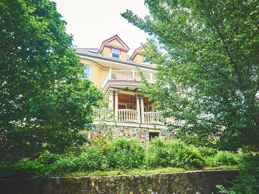 18 Atherton Road, Brookline, Massachusetts, 2 Bedrooms Bedrooms, 4 Rooms Rooms,1 BathroomBathrooms,Residential Lease,For Rent,Atherton Road,73479671