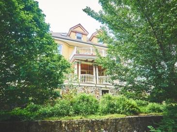 18 Atherton Road, Brookline, Massachusetts, 2 Bedrooms Bedrooms, 4 Rooms Rooms,1 BathroomBathrooms,Residential Lease,For Rent,Atherton Road,73479671