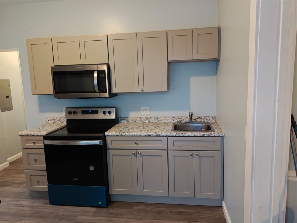 115 Maple Street, Gardner, Massachusetts, 2 Bedrooms Bedrooms, 5 Rooms Rooms,1 BathroomBathrooms,Residential Lease,For Rent,Maple Street,73479669