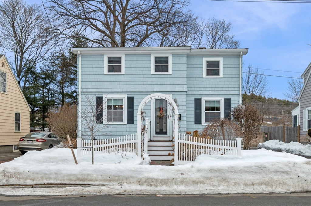 46 Stetson Avenue, Swampscott, Massachusetts, 3 Bedrooms Bedrooms, 7 Rooms Rooms,1.5 BathroomsBathrooms,Residential,For Sale,Stetson Avenue,73479632