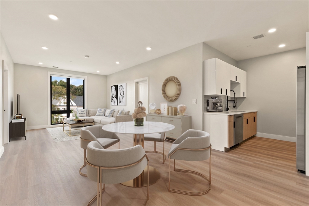 1700 Dorchester Ave, Boston, Massachusetts, 1 Bedroom Bedrooms, 4 Rooms Rooms,1 BathroomBathrooms,Residential Lease,For Rent,Dorchester Ave,73479705