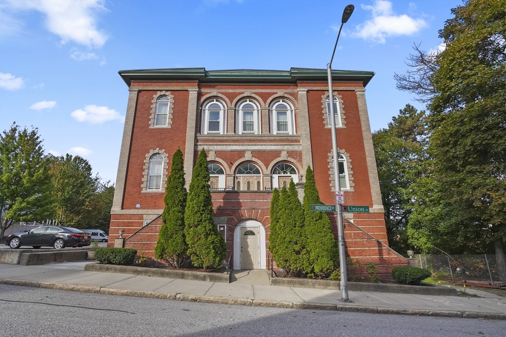 32 Providence Street, Worcester, Massachusetts, 2 Bedrooms Bedrooms, 4 Rooms Rooms,1.5 BathroomsBathrooms,Residential,For Sale,Providence Street,73469353