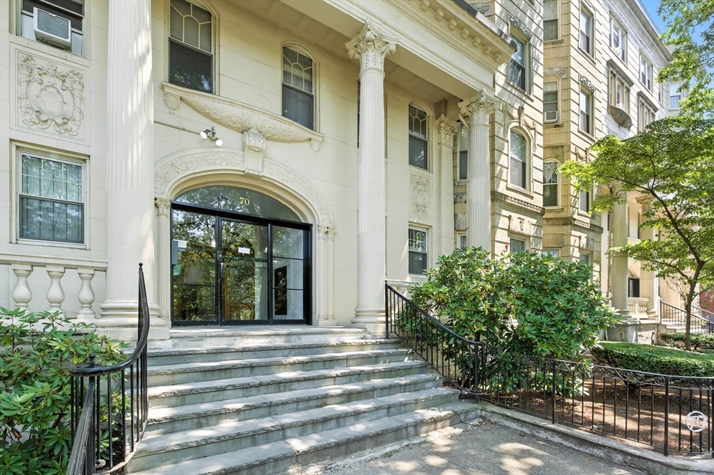 70 Fenway, Boston, Massachusetts, 2 Bedrooms Bedrooms, 5 Rooms Rooms,1 BathroomBathrooms,Residential Lease,For Rent,Fenway,73469375