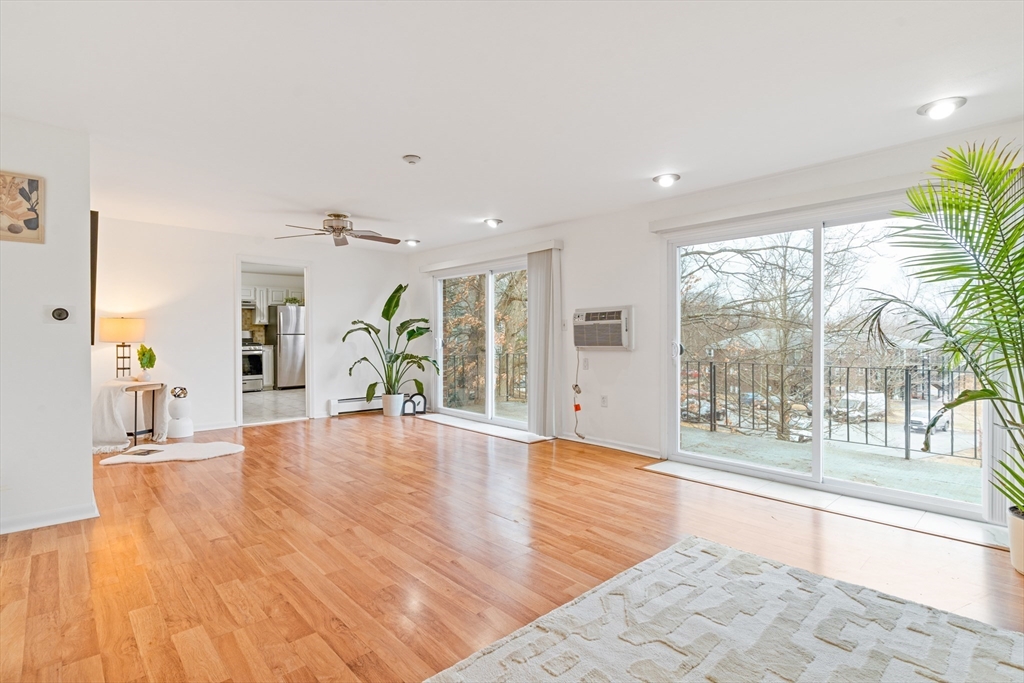 101 Edgelawn Ave, North Andover, Massachusetts, 3 Bedrooms Bedrooms, 5 Rooms Rooms,2 BathroomsBathrooms,Residential Lease,For Rent,Edgelawn Ave,73475707