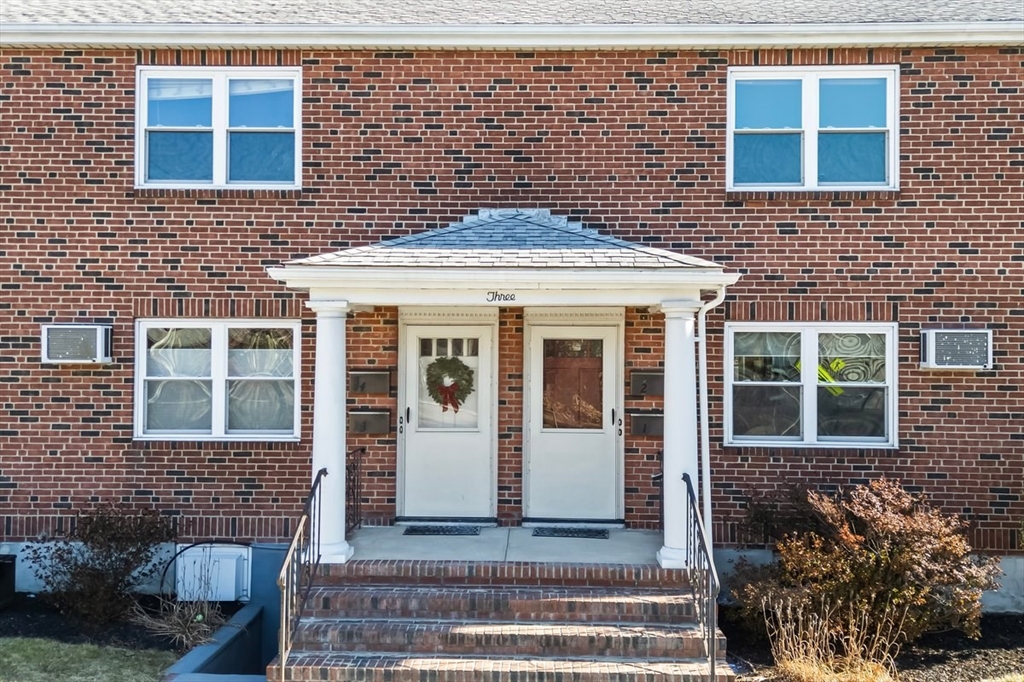 3 Amory Road, Waltham, Massachusetts, 2 Bedrooms Bedrooms, 5 Rooms Rooms,1 BathroomBathrooms,Residential,For Sale,Amory Road,73470045